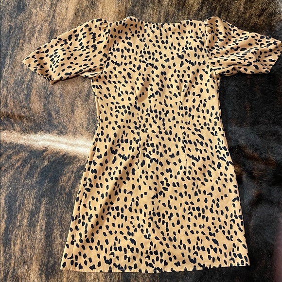 Boohoo (P) size 0 Dalmatian print button up shift dress camel color - Picture 9 of 9